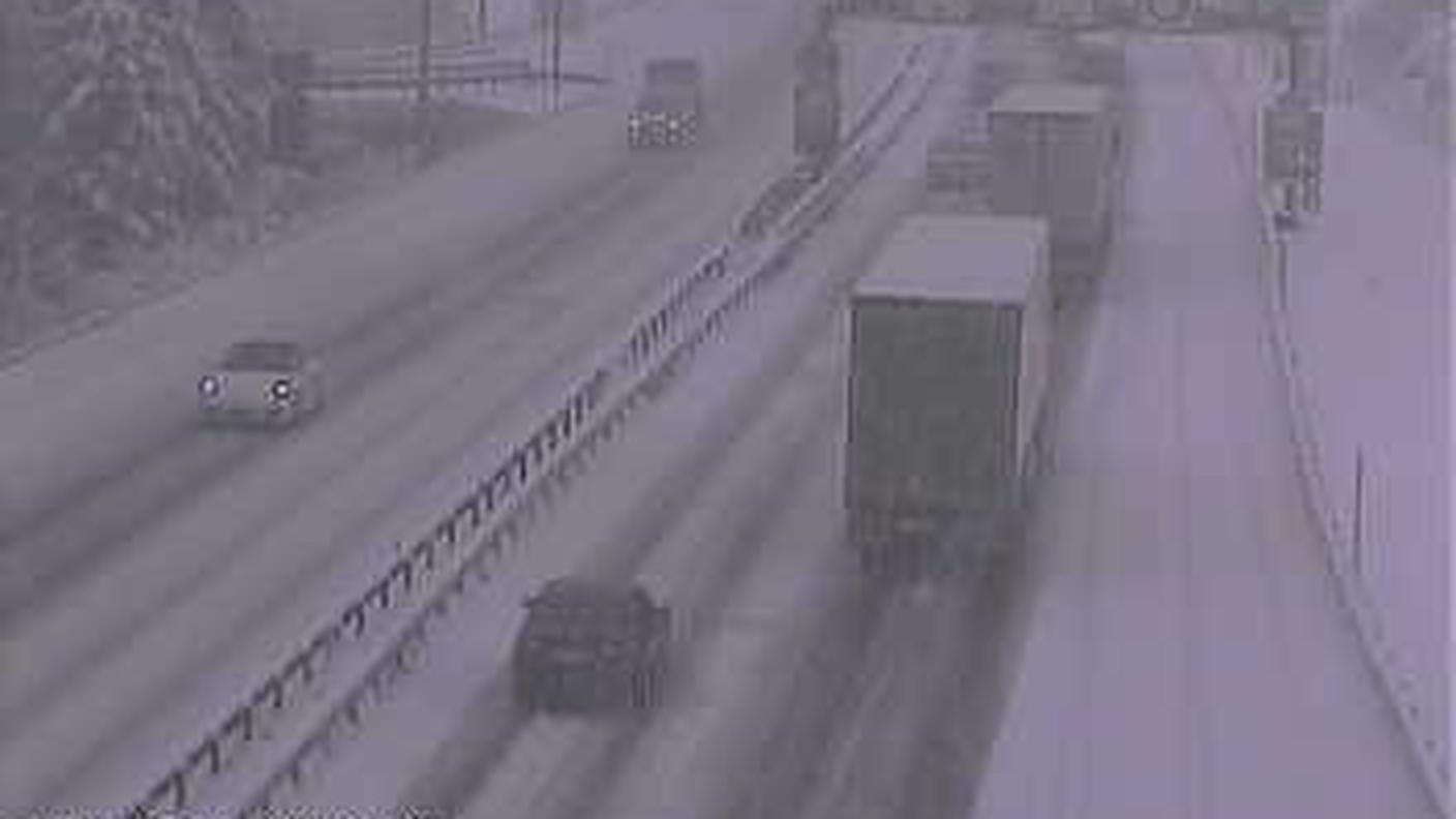 Neve al portale sud della galleria del Gottardo ad Airolo