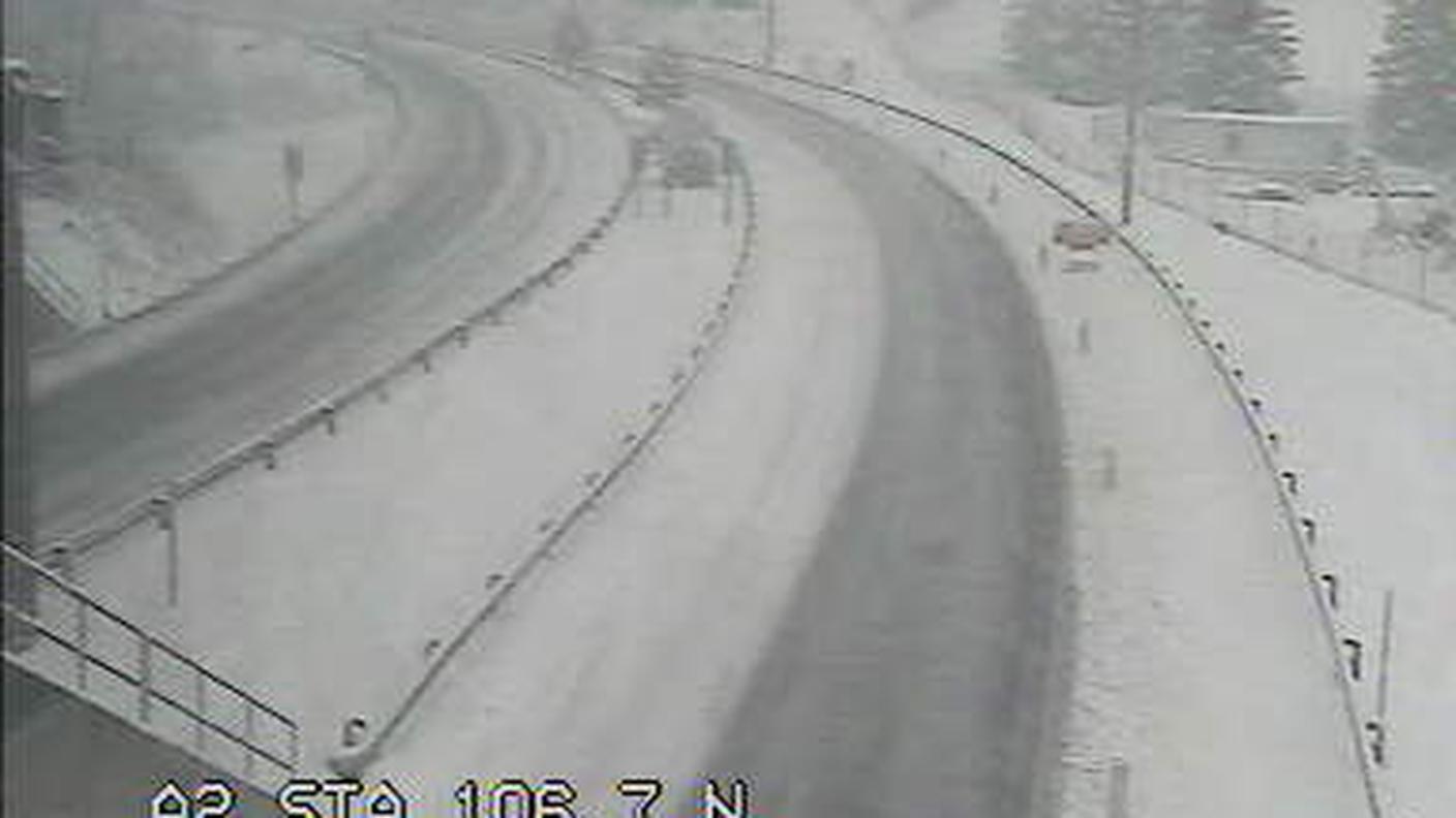 Neve al portale sud della galleria del Gottardo ad Airolo
