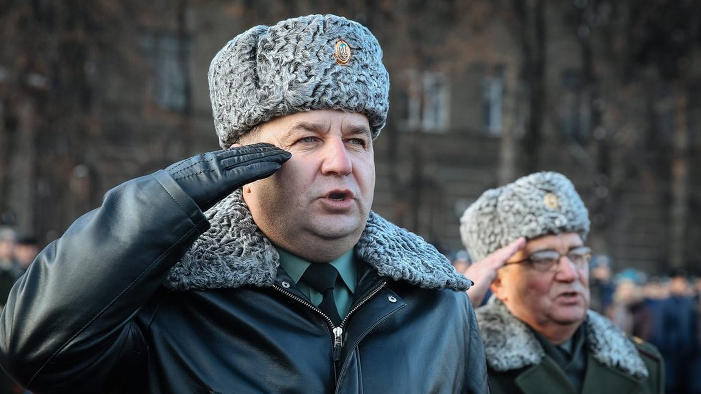 Il ministro della difesa Stepan Poltorak durante una cerimonia patriottica oggi a Kiev