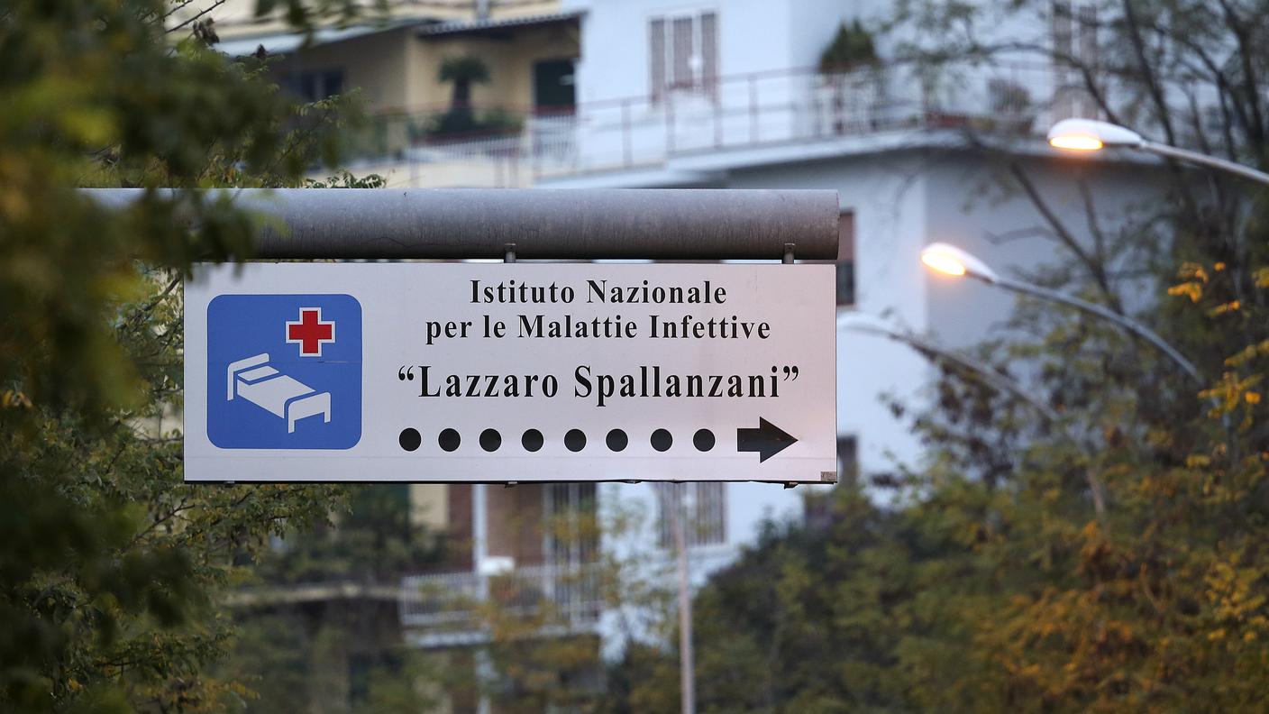 Il dottore che ha contratto l'ebola è ricoverato a Roma, all'Istituto Spallanzani