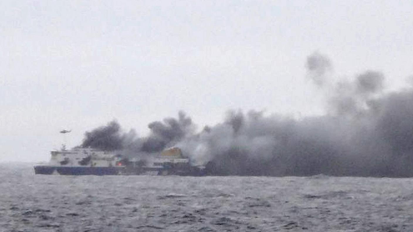 Un'immagine scattata da un'imbarcazione vicina