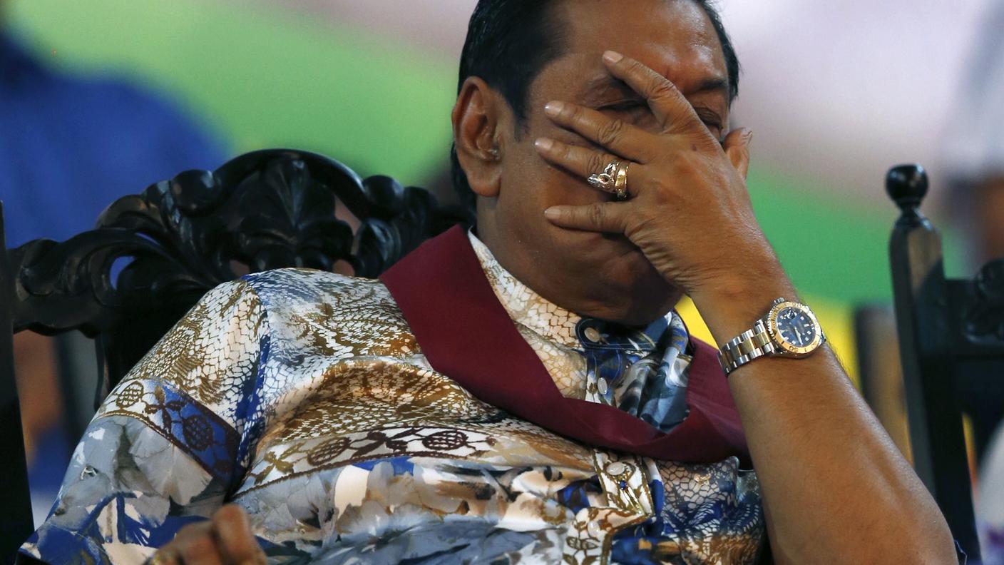 Il presidente uscente Rajapaksa non può celare la delusione per l'esito del voto