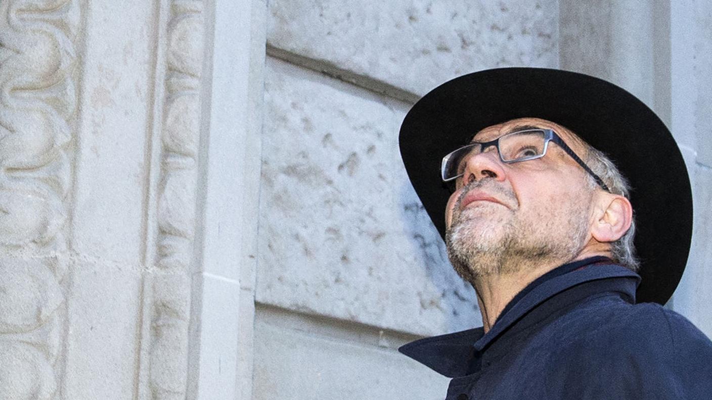 Elmer è stato condannato per violazione del segreto bancario per aver trasmesso dati a Wikileaks