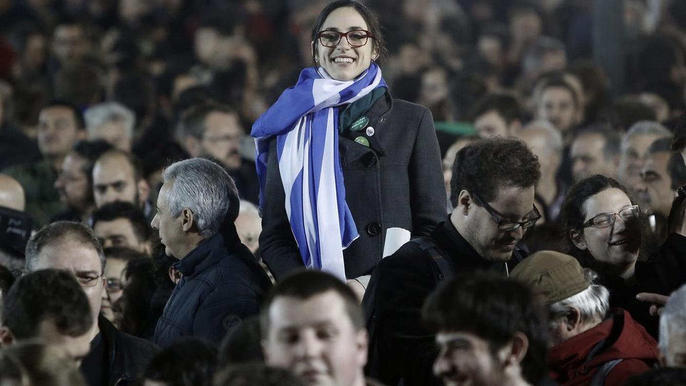 Sorrisi nelle piazze elleniche