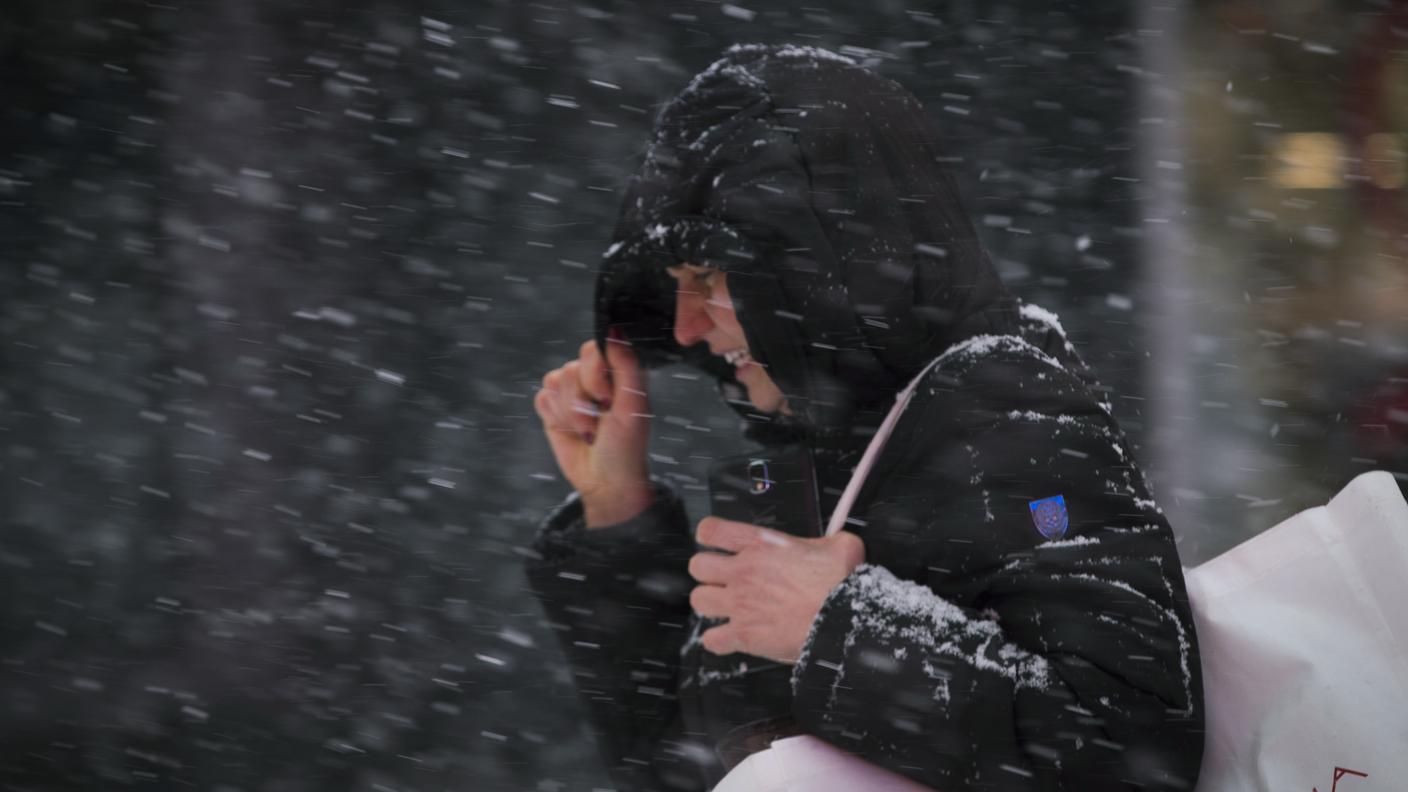 C'è chi, nonostante l'arrivo della neve, è uscito per fare shopping