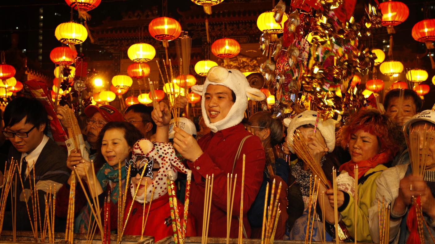 Domina il rosso mentre si festeggia il Capodanno 2015 a Hong Kong