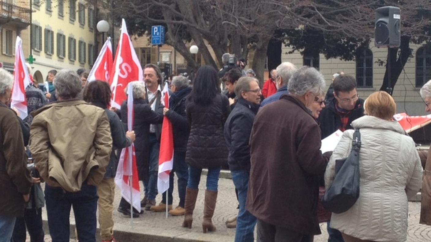Bandiere in Piazza Governo