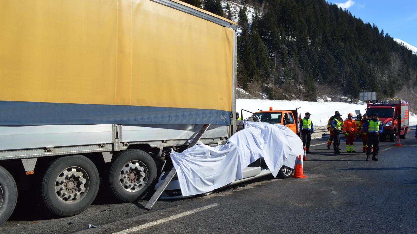 Il camion era fermo e incolonnato