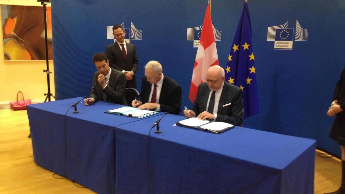 Berna e Bruxelles hanno siglato un'intesa sullo scambio d'informazioni fiscali