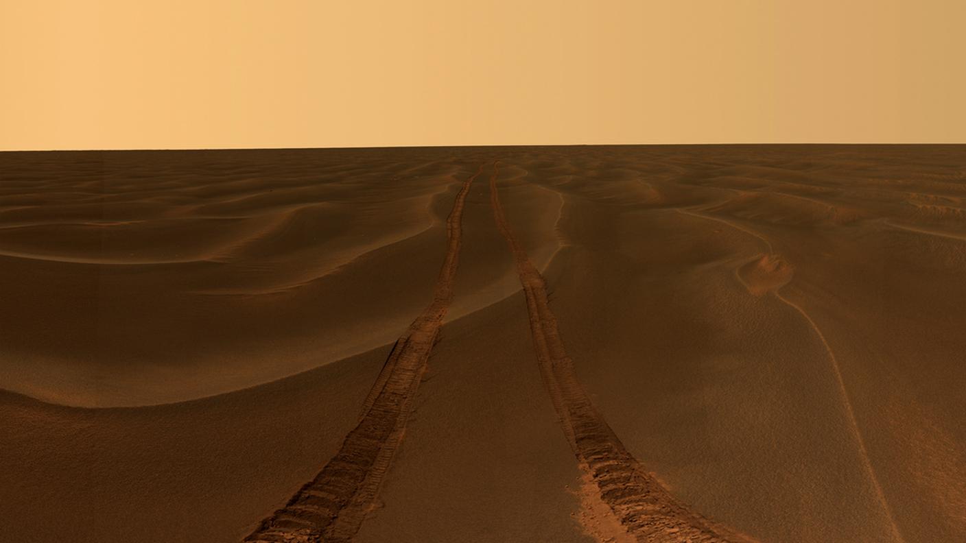 Le impronte lasciate dal dispositivo sulla superficie marziana