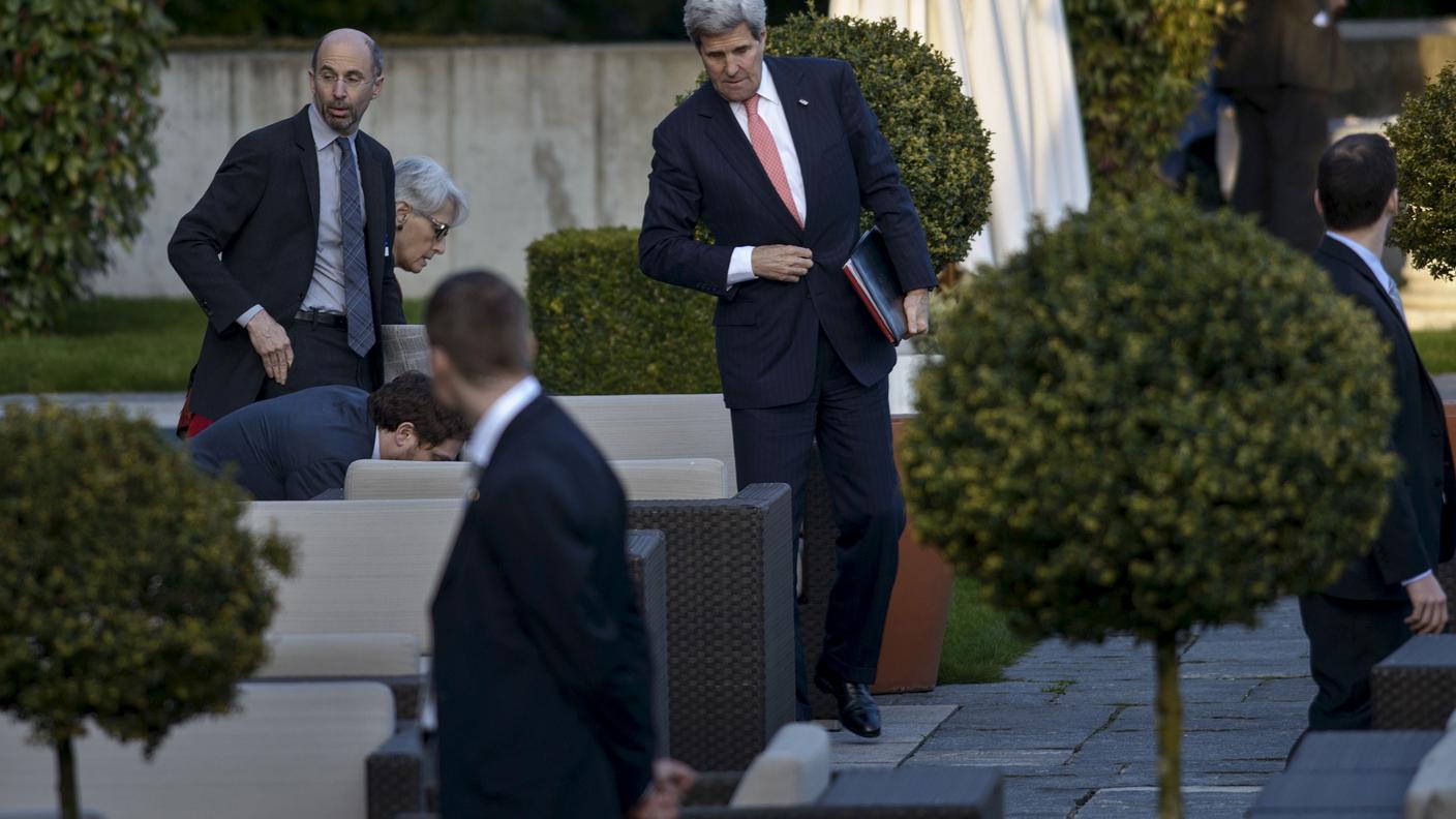 John Kerry e membri del suo staff arrivano in un hotel di Losanna venerdì