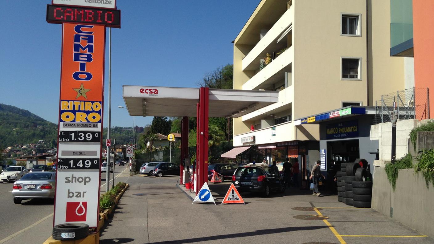 L'ufficio è annesso ad una stazione di rifornimento di carburante
