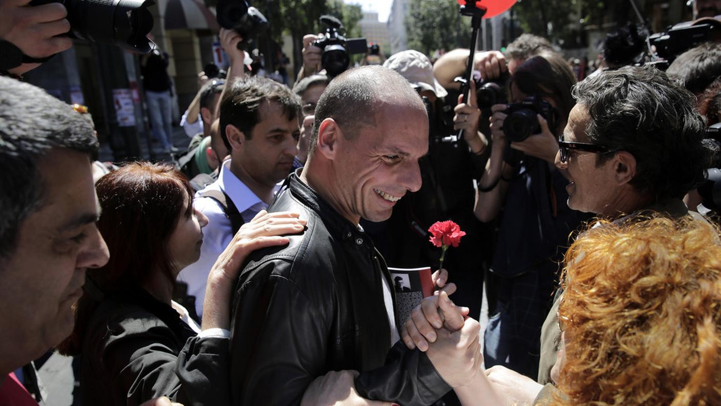 Il ministro dell'economia Varoufakis ha partecipato alla manifestazione di Atene