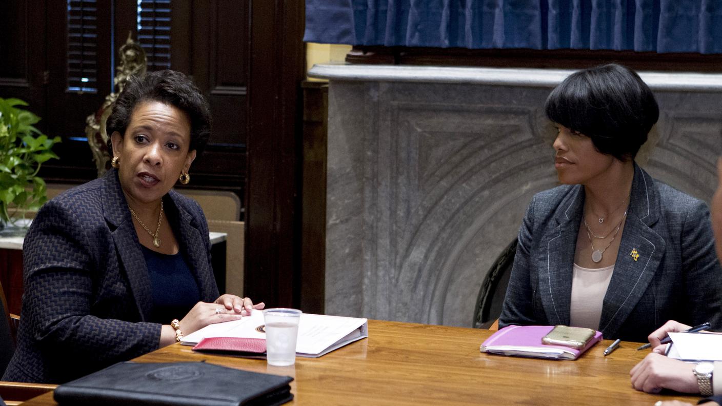 Il ministro della Giustizia Lynch e il sindaco di Baltimora, Rawlings-Blake