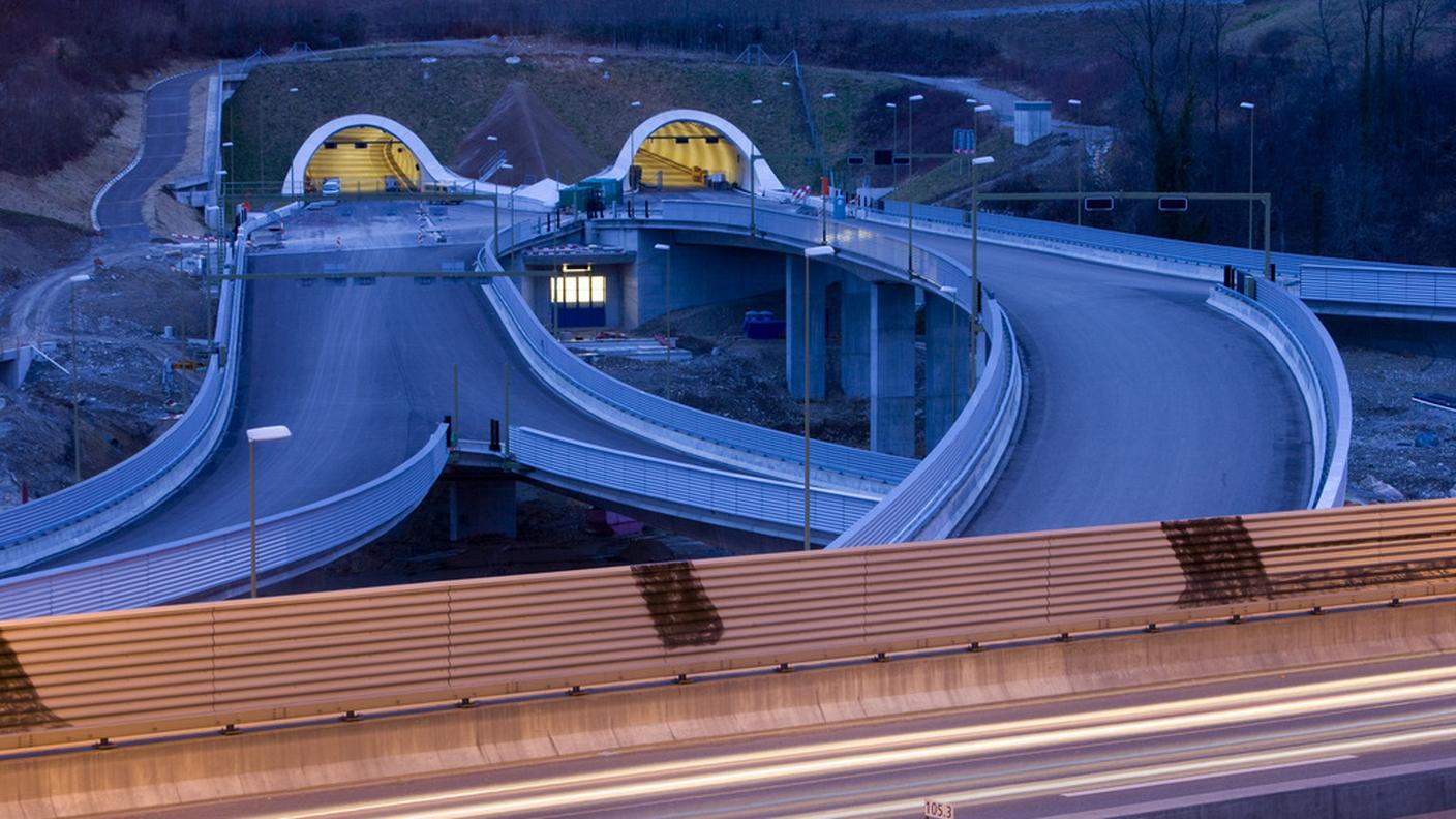 Strade deserte, traffico bloccato