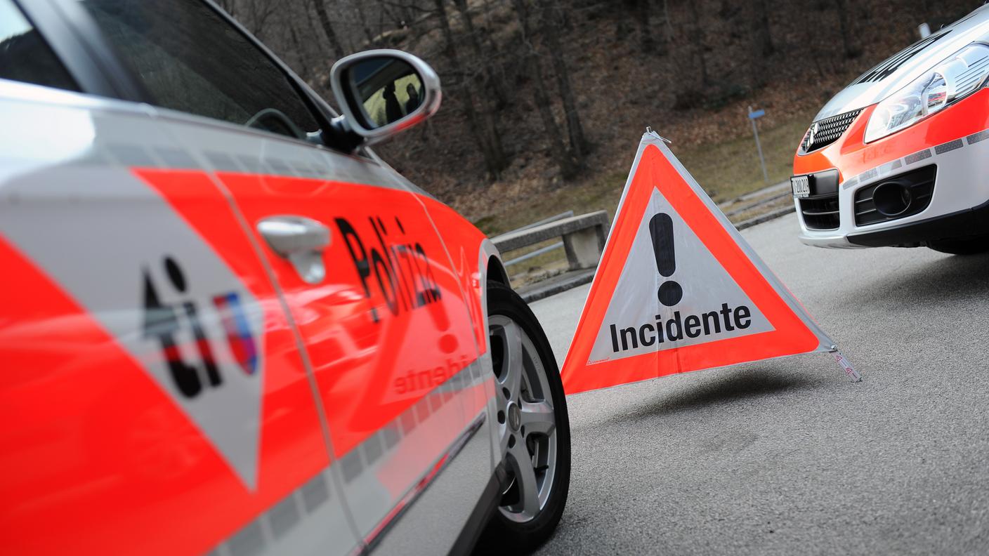 La polizia cantonale è intervenuta per i rilievi dopo l'incidente a Manno