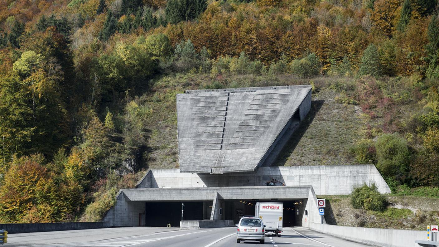 L'entrata del tunnel stradale, nel quale si è verificata la collisione
