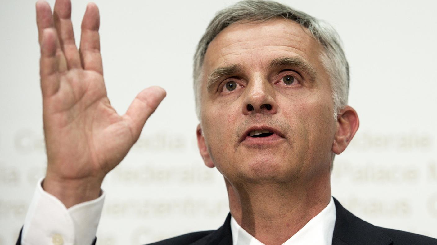 Burkhalter nel corso del briefing a Berna con i giornalisti