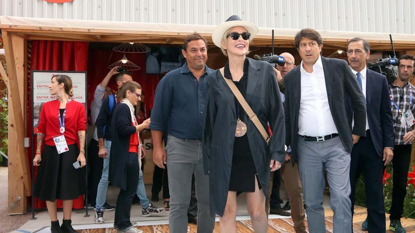 L'attrice americana in visita al padiglione di Save the Children a Expo