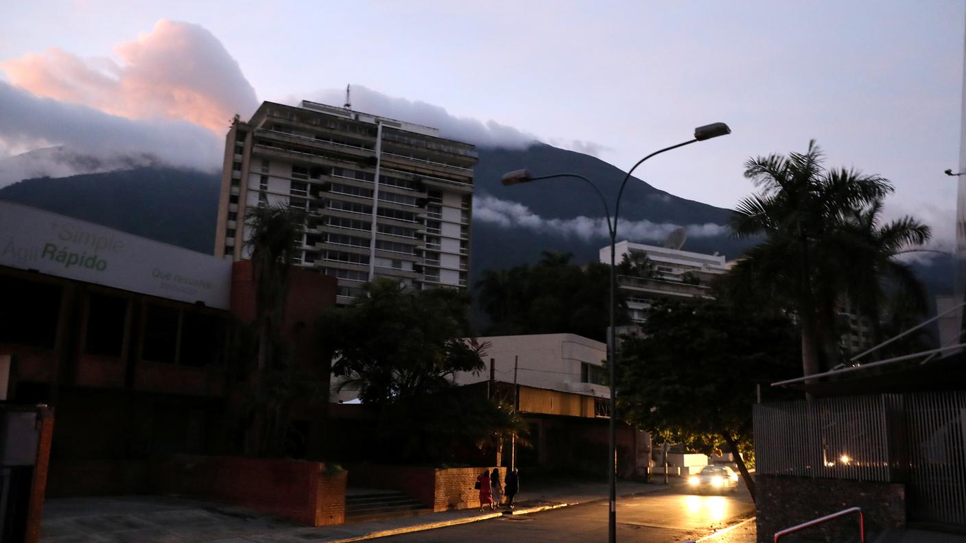 Crepuscolo nell'ombra a Caracas