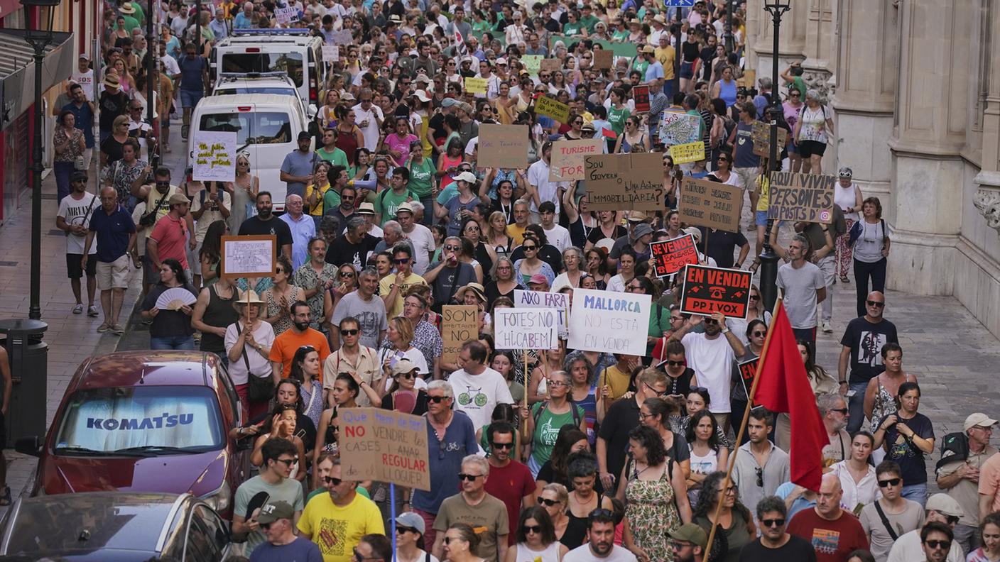 Migliaia di persone in marcia a Maiorca