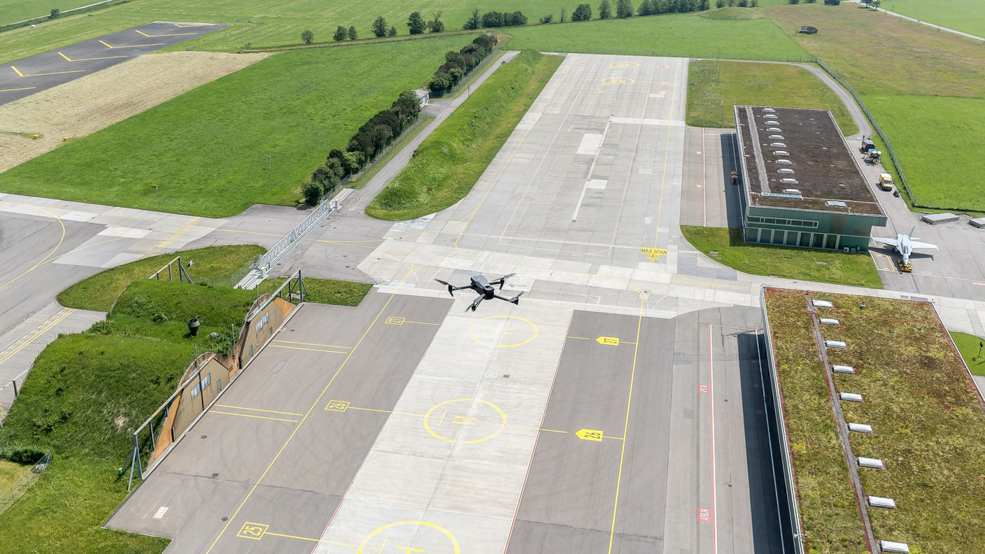 Droni privati nello spazio aereo vietato non sono certo una rarità: costituiscono un pericolo per i piloti, ma anche un possibile oggetto di spionaggio