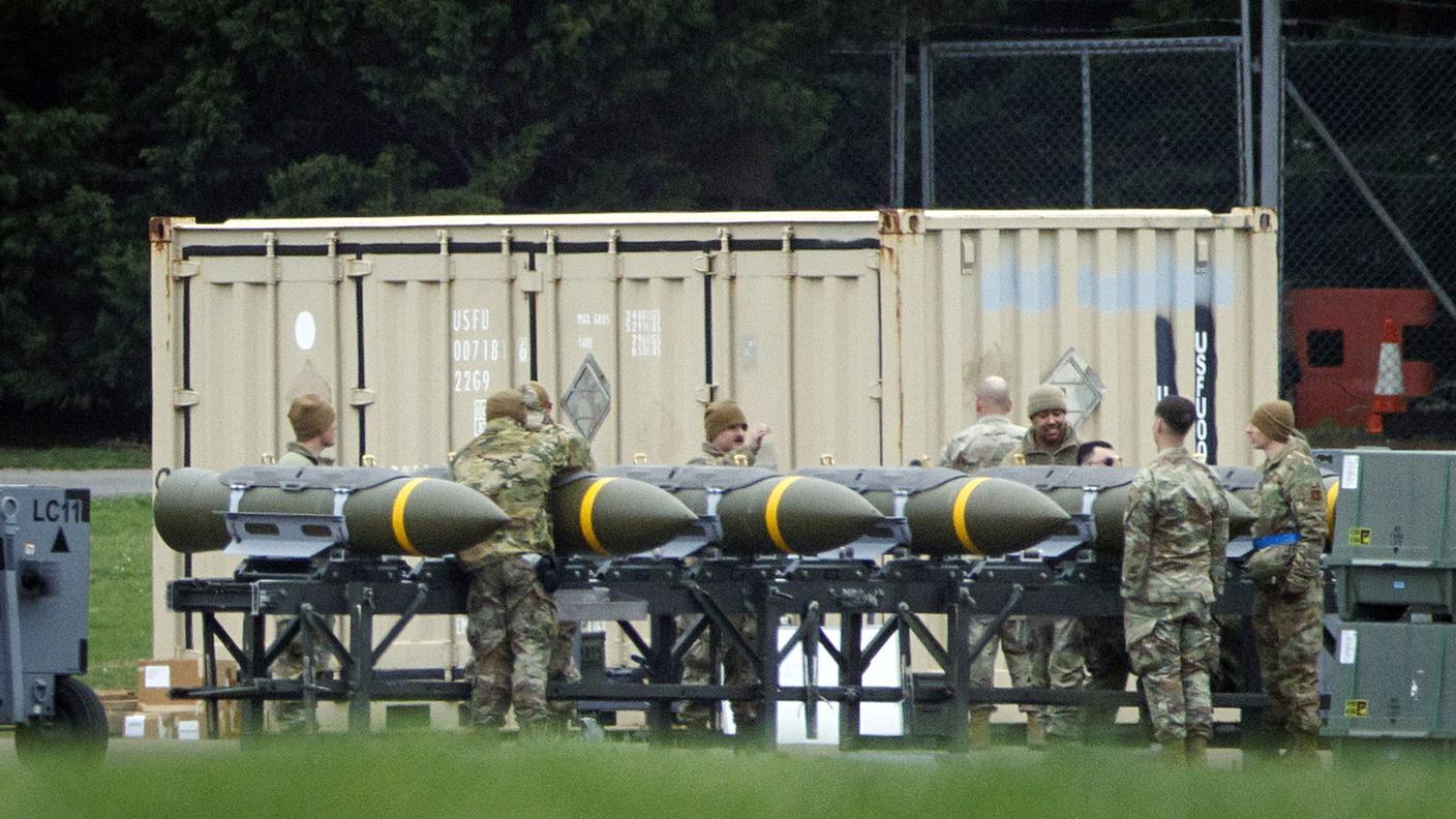 Personale militare USA alla base RAF Fairford, in Gran Bretagna.