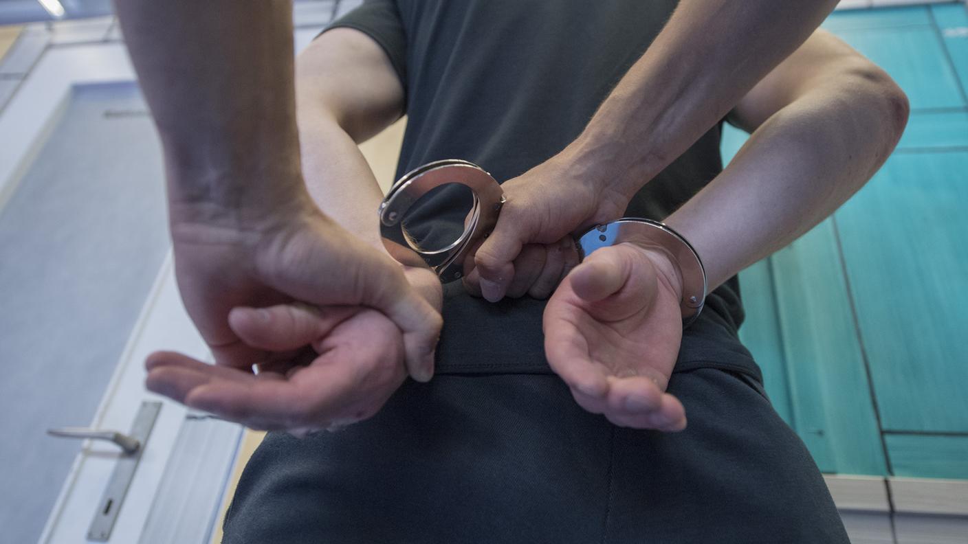 Arrestata una fonte interna sospettata di aver trasmesso informazioni a un’organizzazione criminale