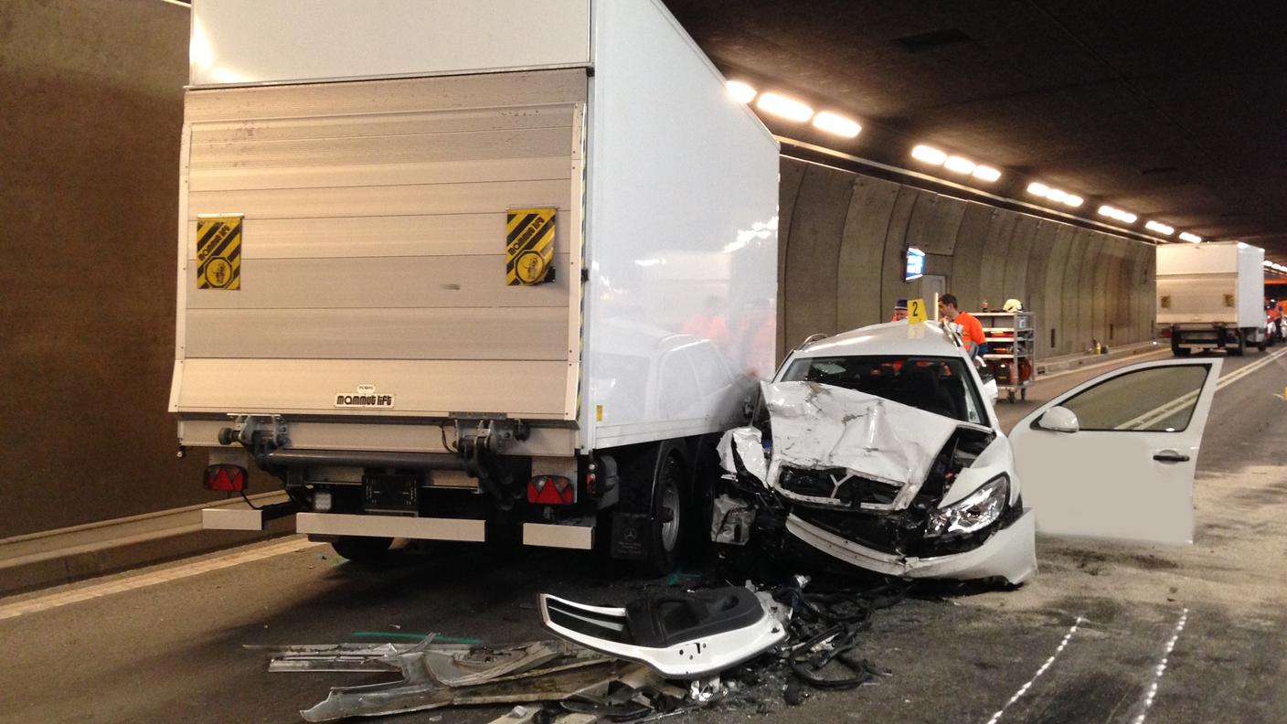 Ad avere la peggio gli occupanti dell'auto ticinese diretta a nord