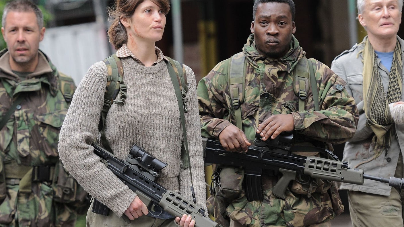 Una Arterton grintosissima insieme a Glenn Close e due altri attori di The Girl With All The Gifts