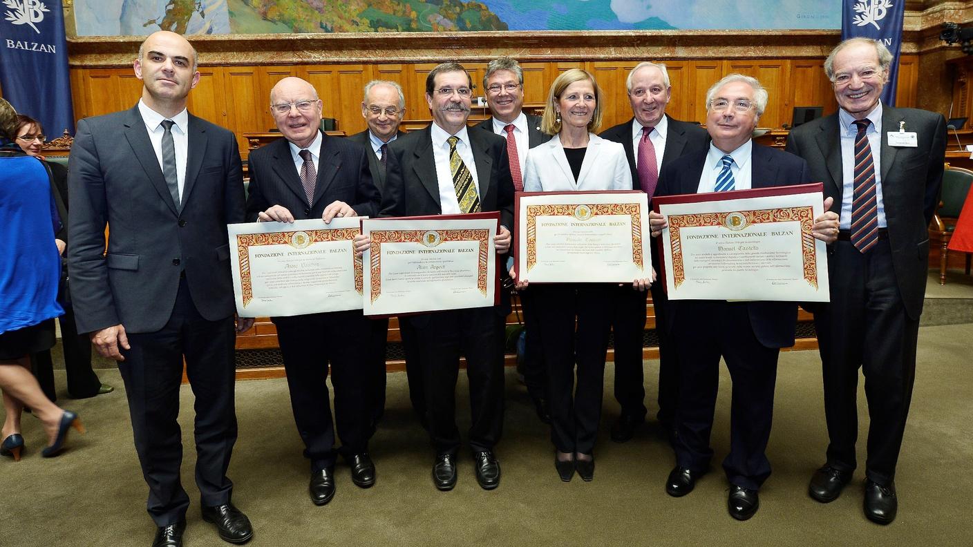 Tutti i premiati. Si riconoscono anche il consigliere federale Alain Berset, il presidente del Consiglio degli Stati Filippo Lombardi e quello della Balzan "Fondo" Zurigo, Achille Casanova