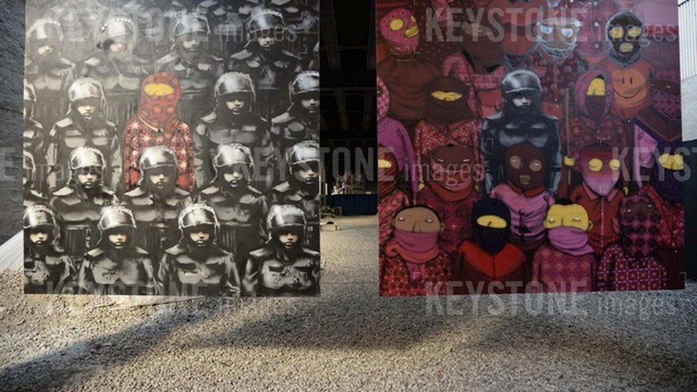 Due opere di Banksy esposte all'interno dello stabile 5Pointz