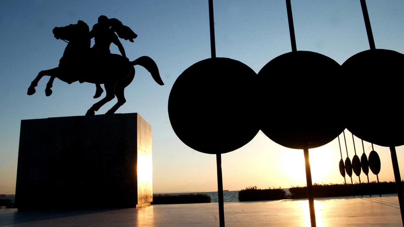 La statua dell'imperatore a Salonicco, in Grecia