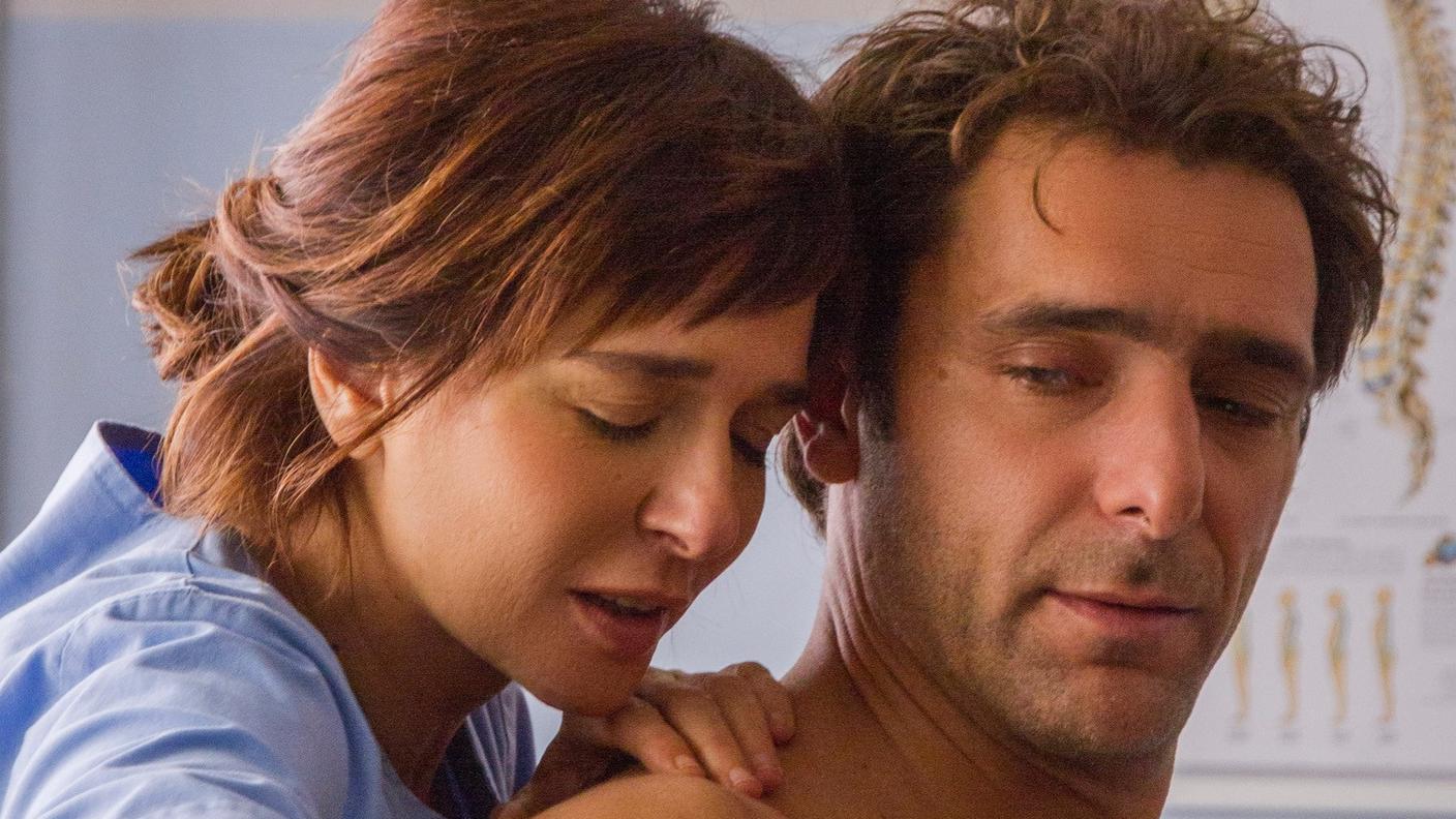 L'osteopata cieca Emma insegna al pubblicitario Teo a vedere l'amore