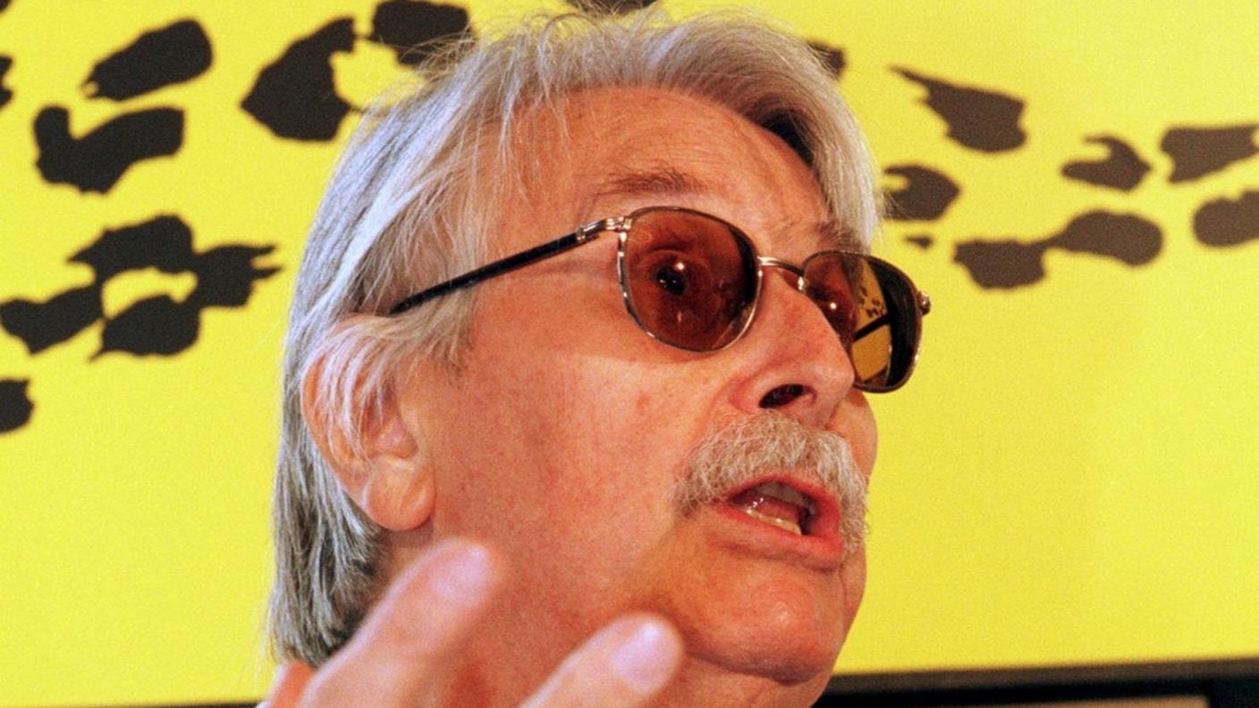 Freddy Buache, lo storico direttore della Cineteca, a cui la rassegna è quest'anno dedicata, Pardo d'onore nel 1998