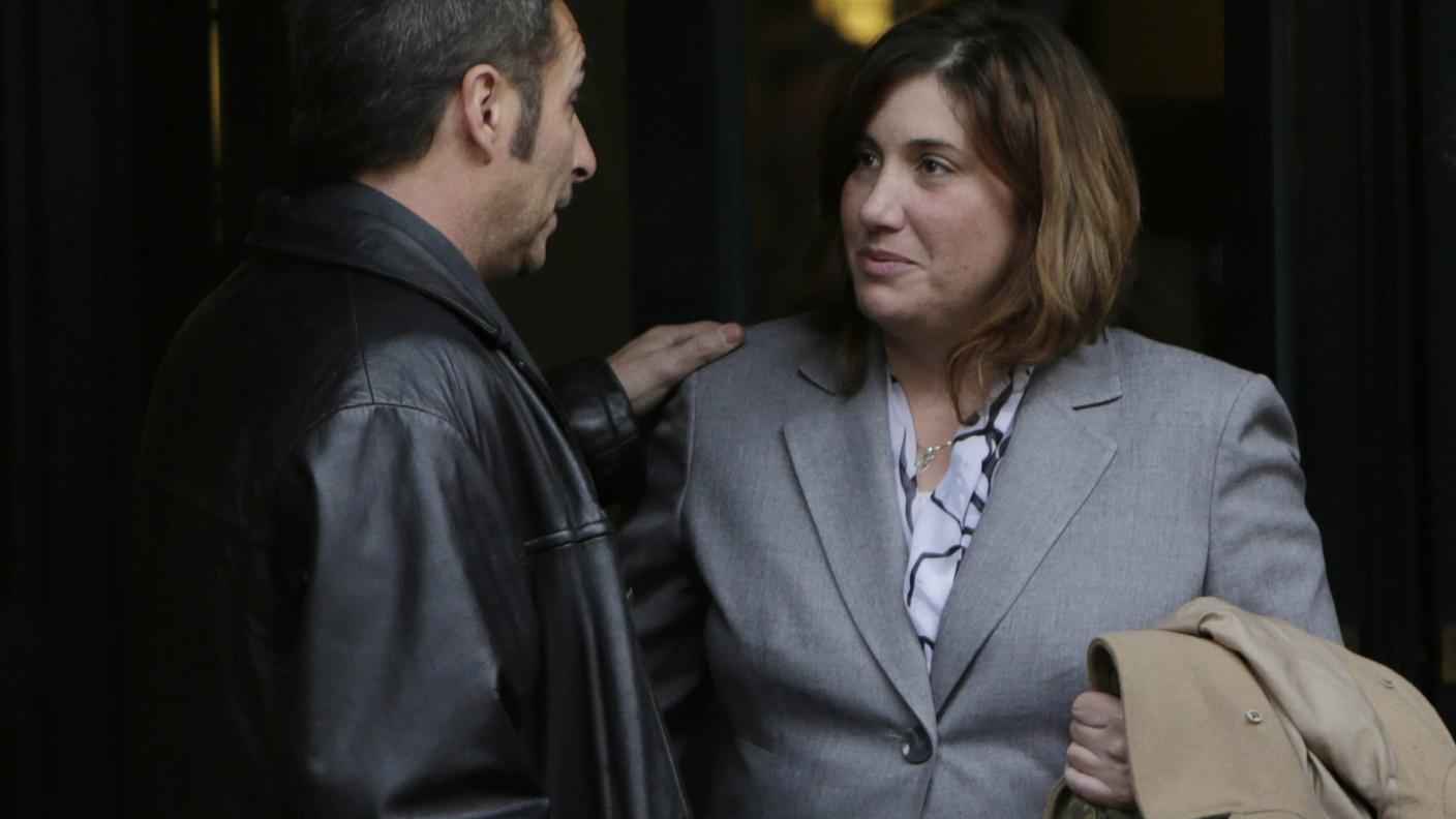 Il fratello della donna che ritrovò il quadro discute con l'avvocato del museo dopo la sentenza