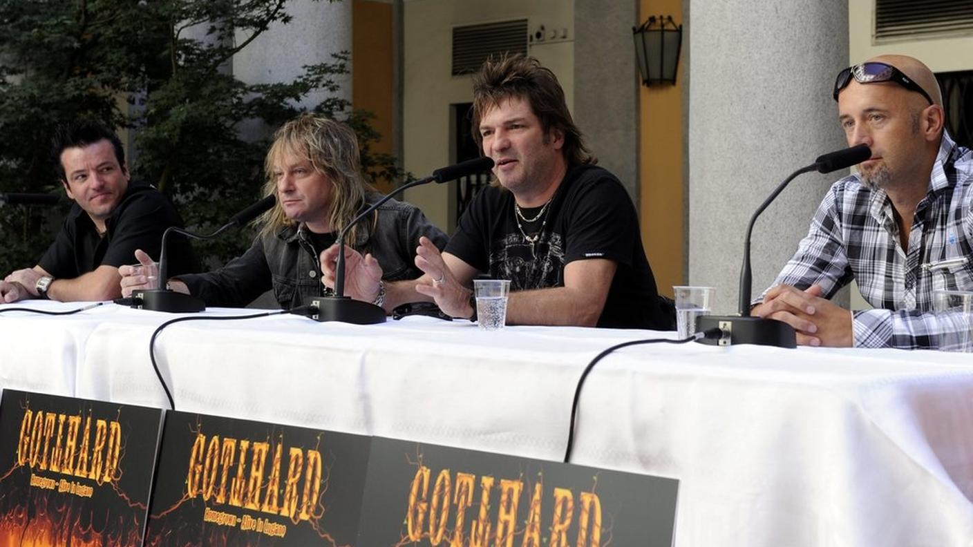Conferenza stampa dei Gotthard nel patio del Municipio di Lugano nel 2011
