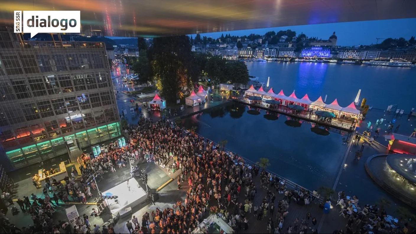 Il Blue Balls Festival attirava migliaia di persone sulle rive del lago a Lucerna