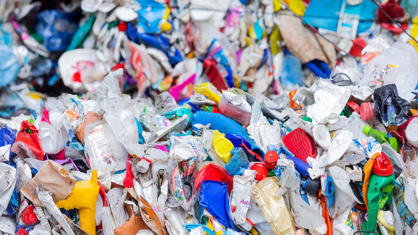 Le sostanze pericolose possono essere rilasciate dalla plastica ed entrare nel corpo umano