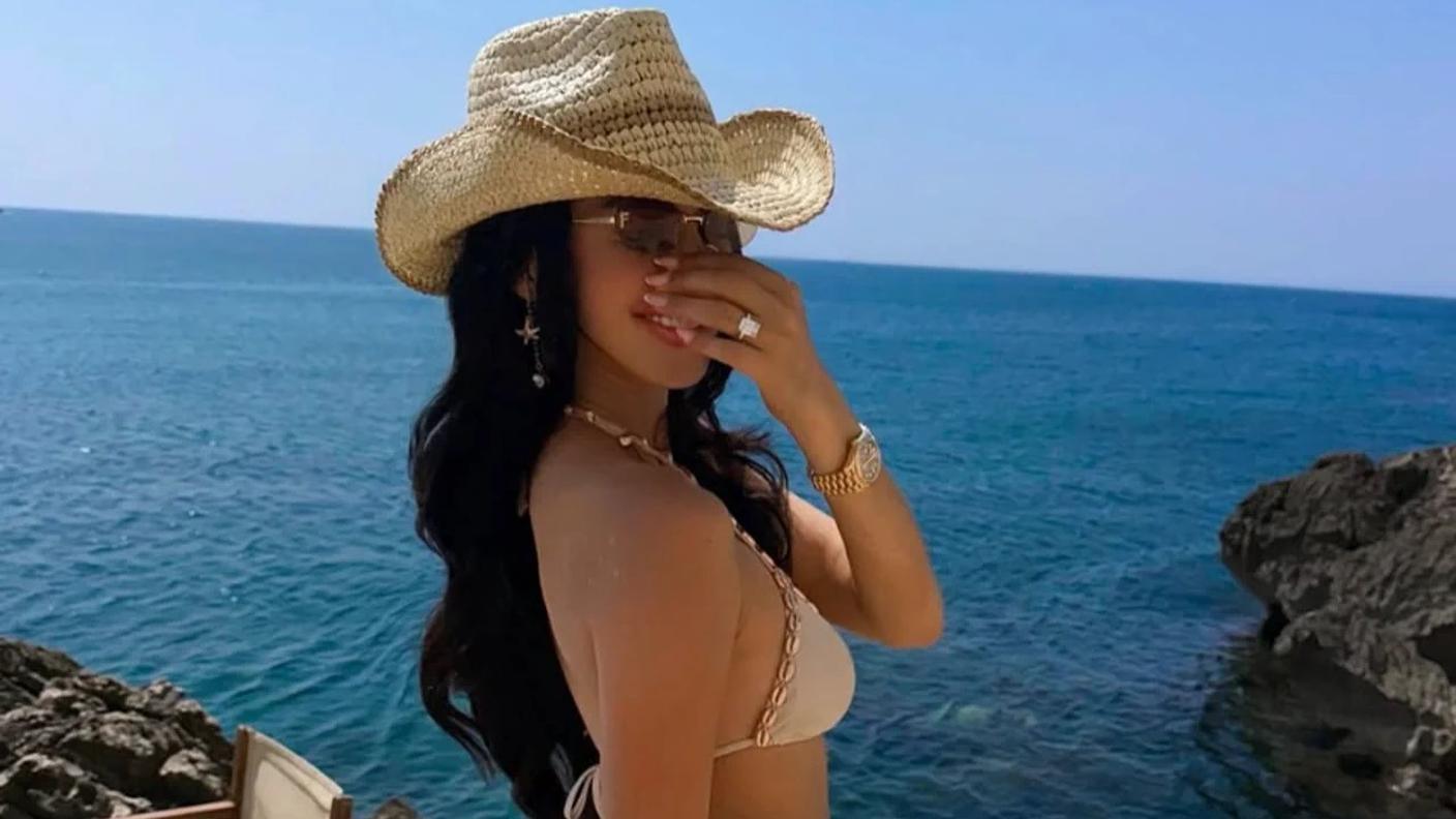 Una vita di successo e al sole, così si presenta Donya su Instagram