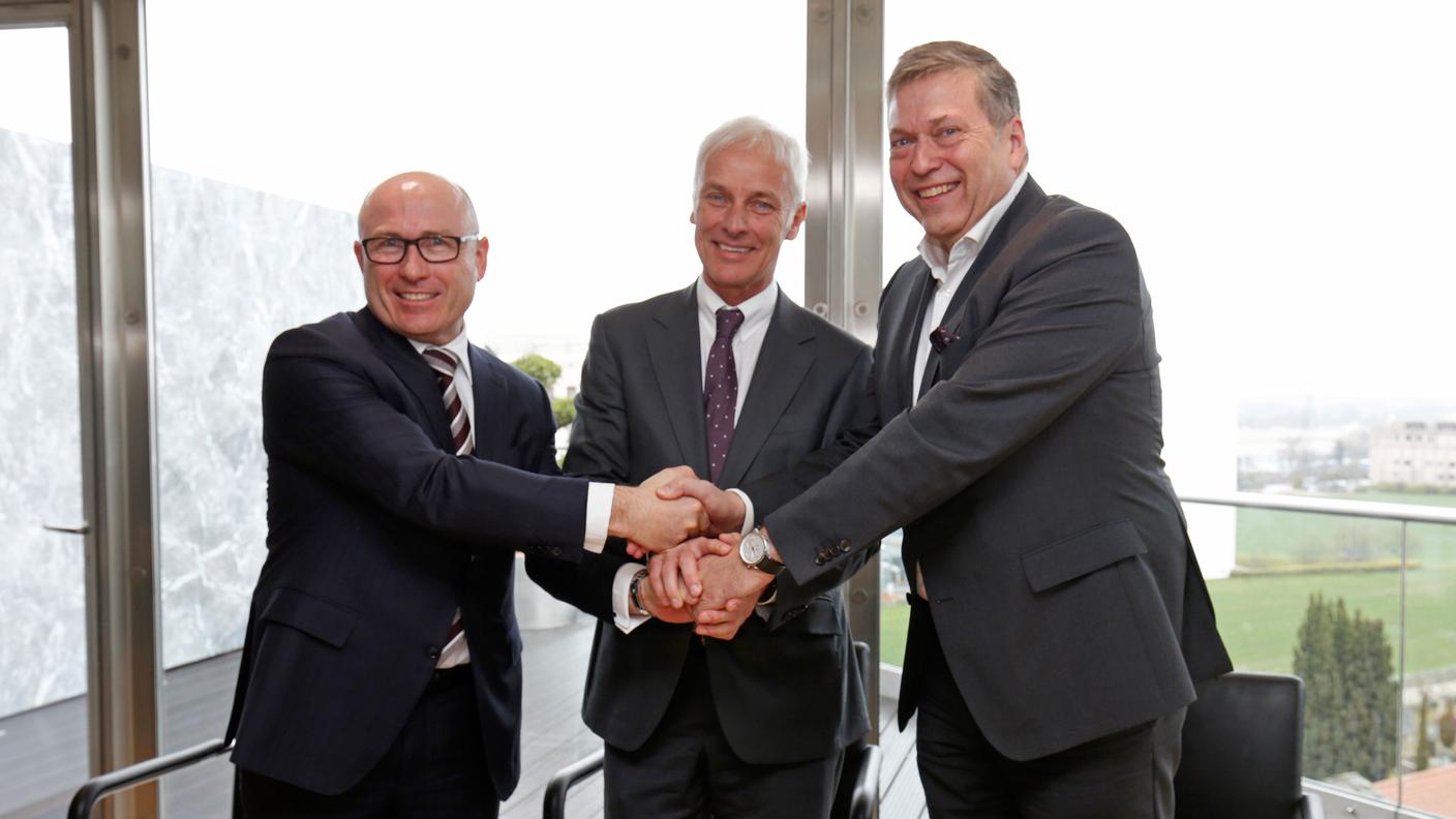 L'accordo sancito dai dirigenti di Skoda, Maier, VW, Müller, e Tata, Butschek
