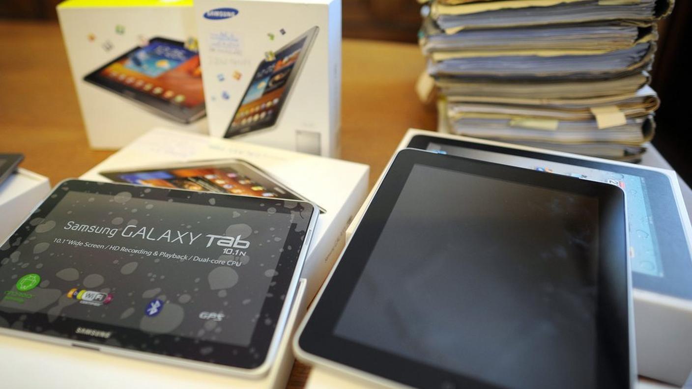 ad_apple_samsung_keystone.jpg