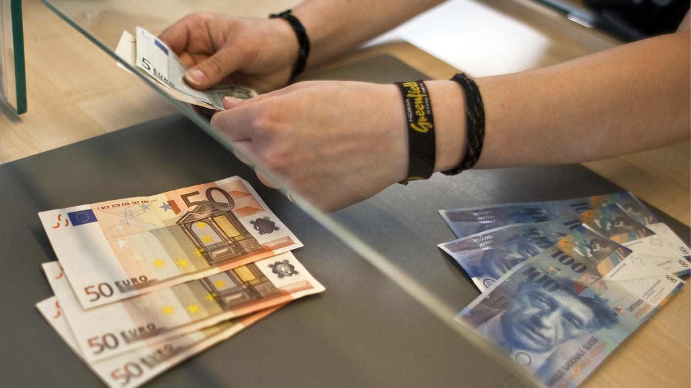 L'euro arranca dietro il franco