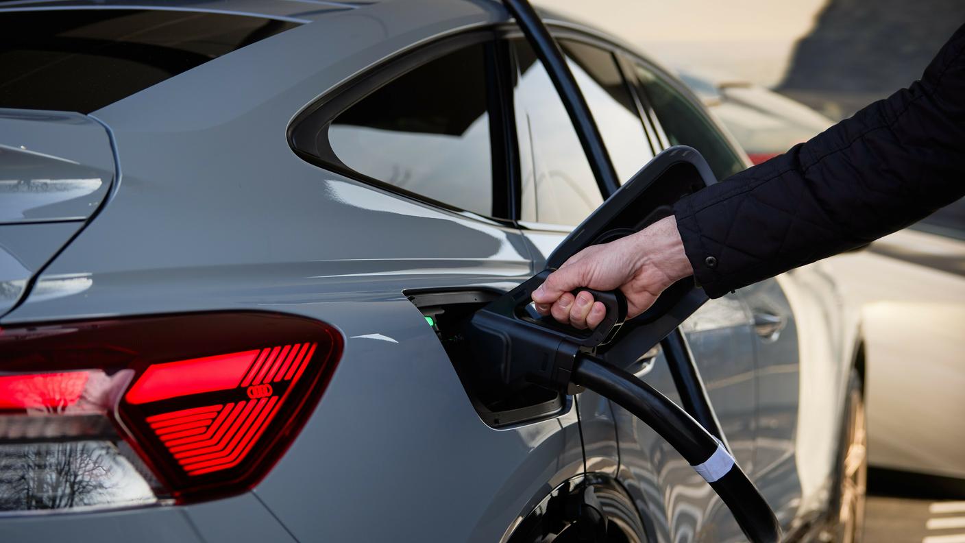 Sono sempre più diffuse le colonne di ricarica rapida per le moderne vetture elettriche