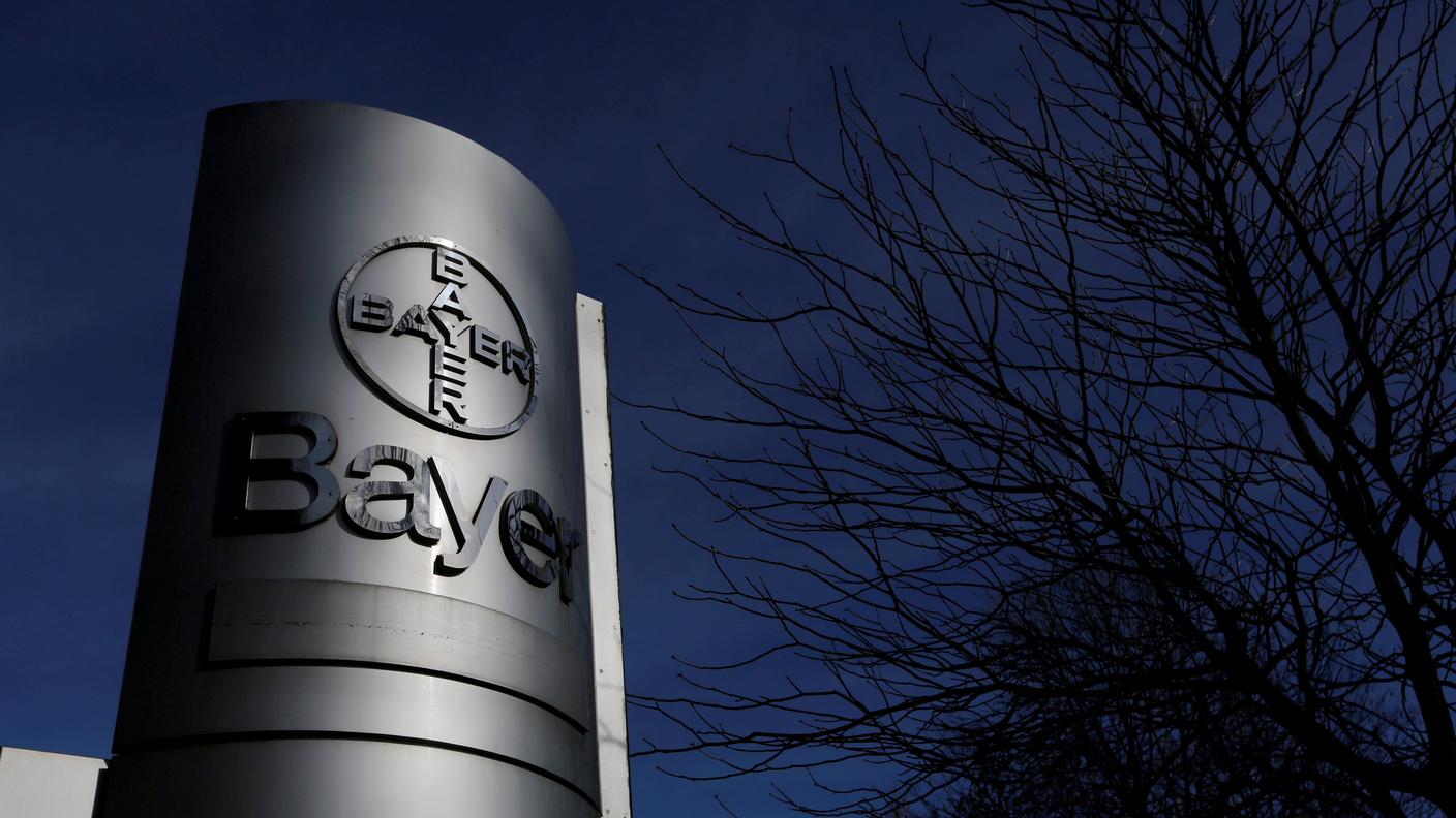Bayer dovrà risarcire un giardiniere colpito da tumore dopo aver toccato un suo diserbante