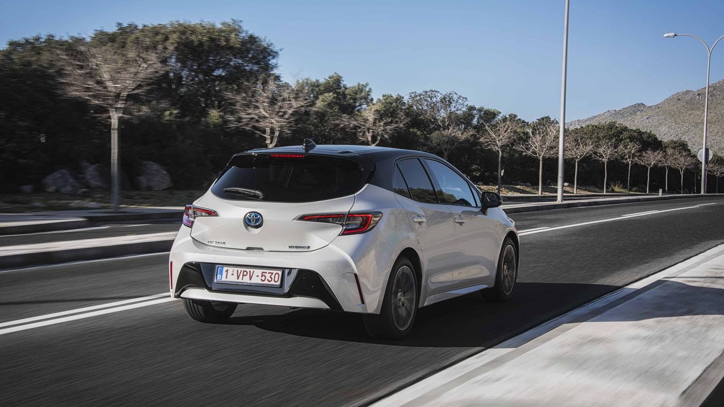 Sembra che il 97% degli automobilisti non abbia mai provato un'elettrica o un'ibrida come questa Toyota Corolla
