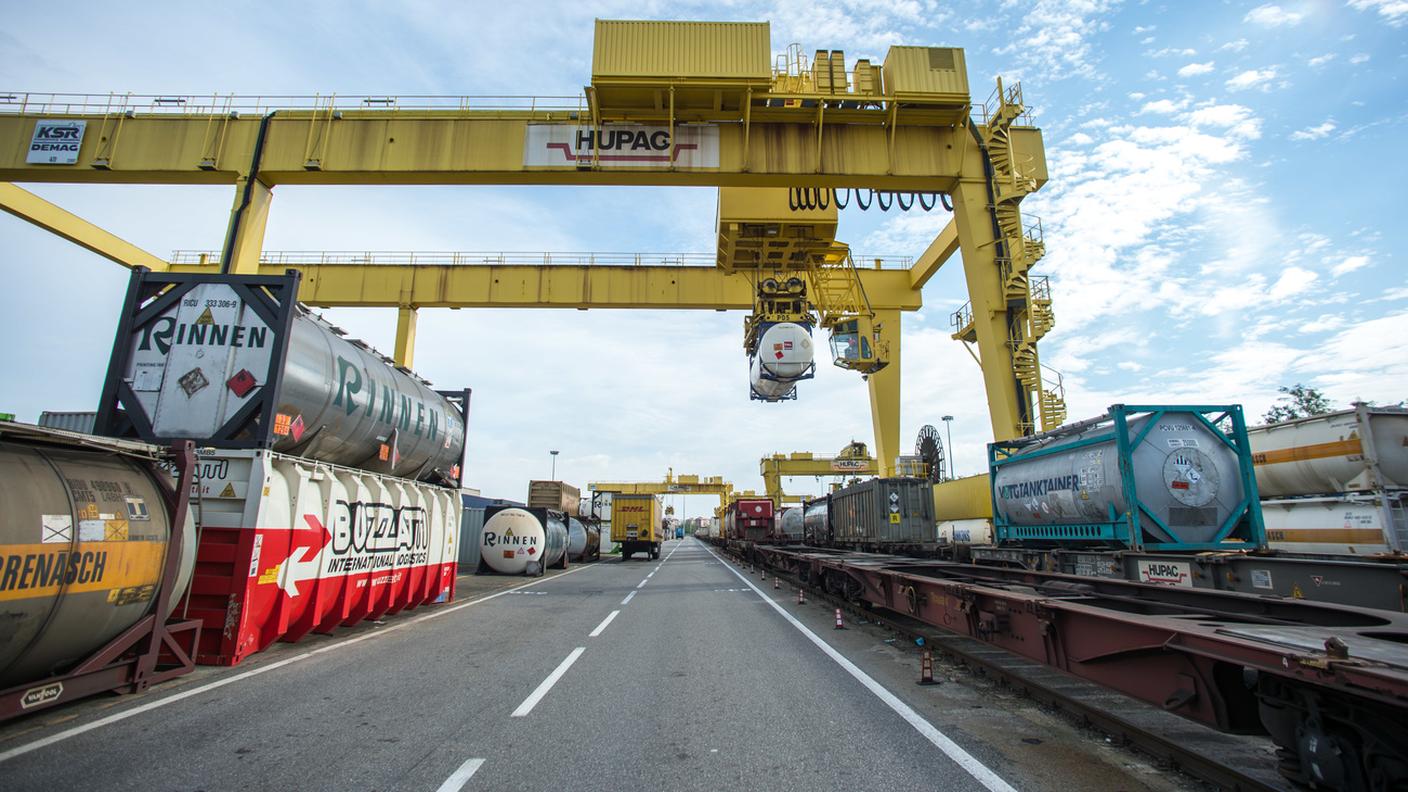 Trasferiti su rotaia quasi 100'000 camion in più