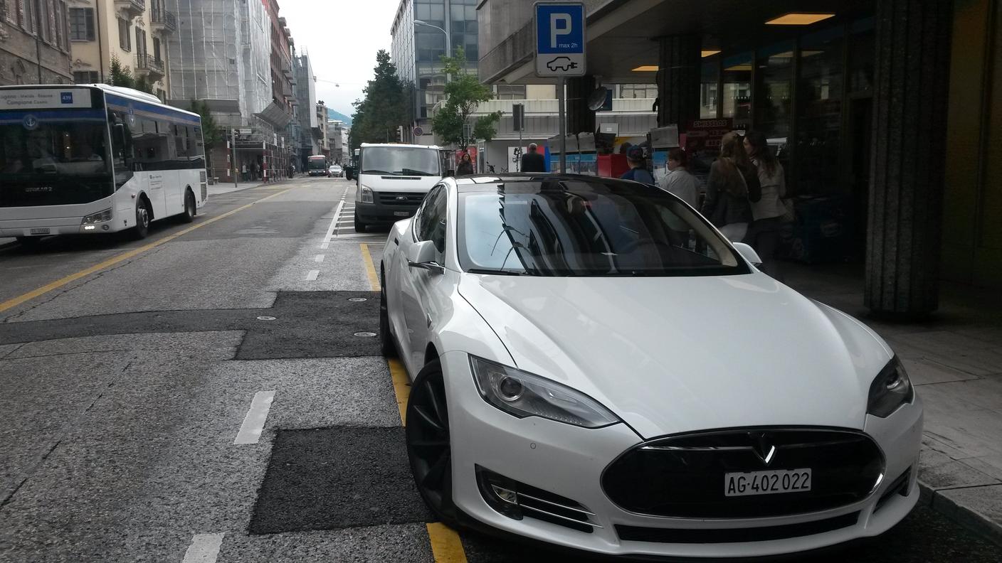 Tesla Model S P85
