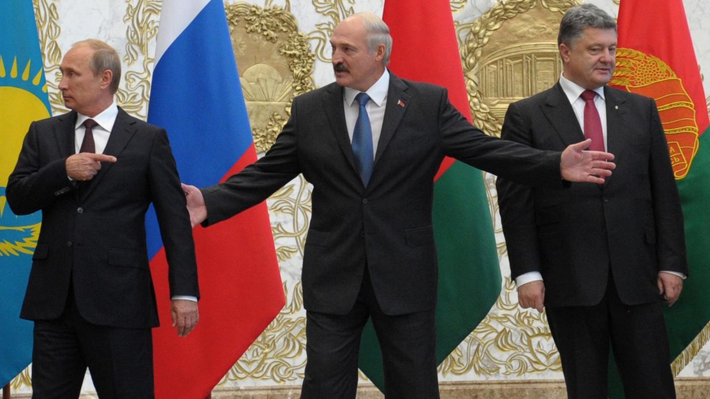 Il leader bielorusso Lukashenko tra Putin e Poroshenko a Minsk