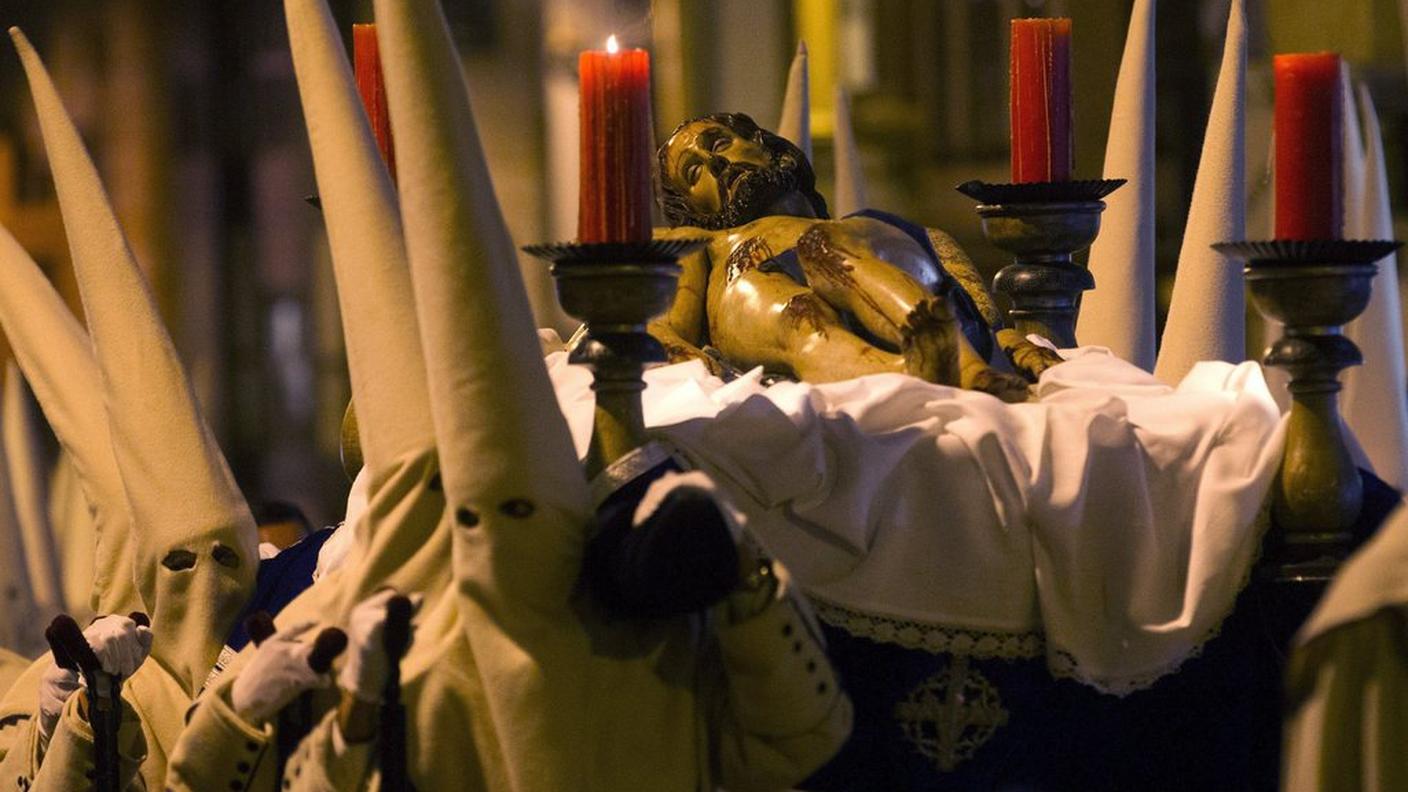 Penitenti della confraternita di Gesù Giacente, giovedì a Zamora
